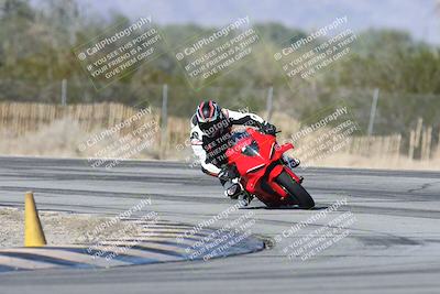 media/Dec-01-2025-Moto Forza (Mon) [[2daa91e15f]]/1-Advanced Group/Session 3 (Turn 3)/